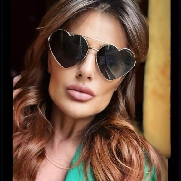 Ship same day - 💯 - New Authentic GUCCI Gold Heart Sunglasses - Picture 4 of 17